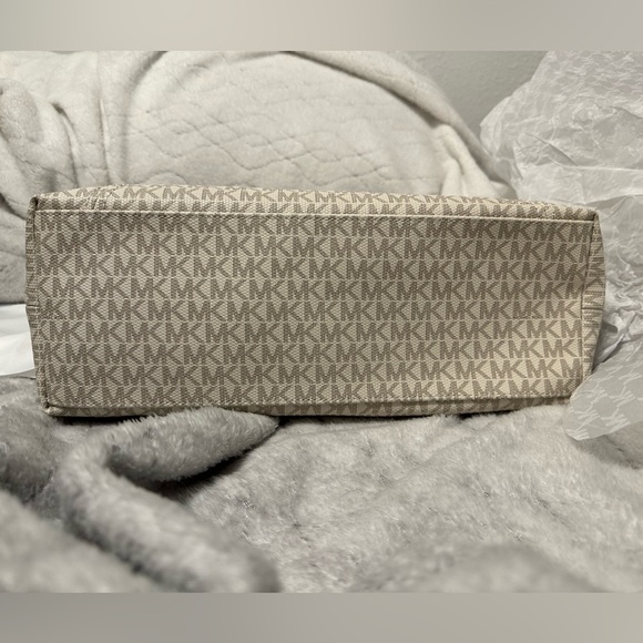 Michael Kors - Cream MK Logo Tan Gold Handbag - Picture 8 of 9